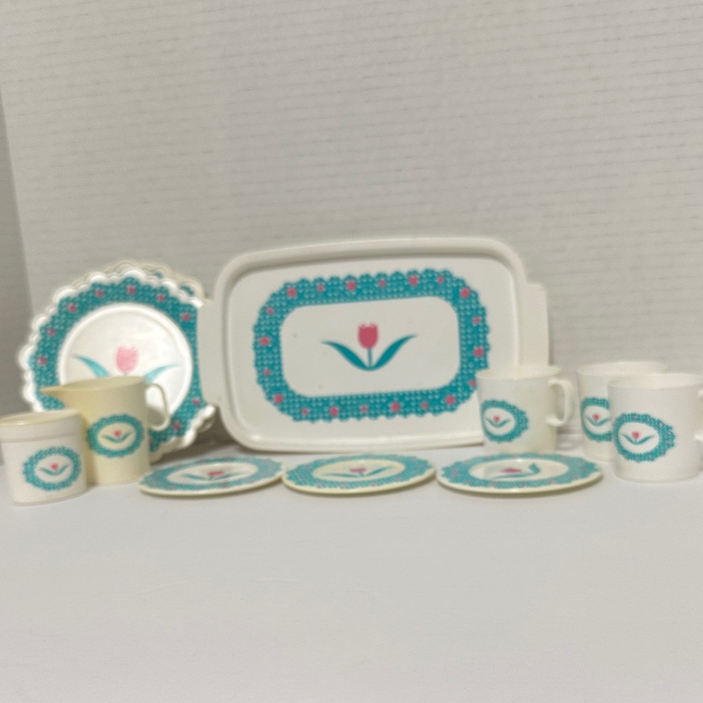 80’s Children’s Toy Plastic Floral Dinnerware Set with Tulip Design
